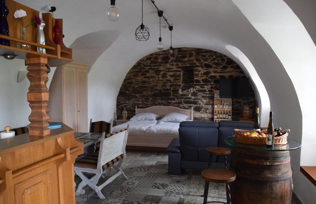 The Wine Cellar In The Old Gemeinde House 브라운버그 외부 사진