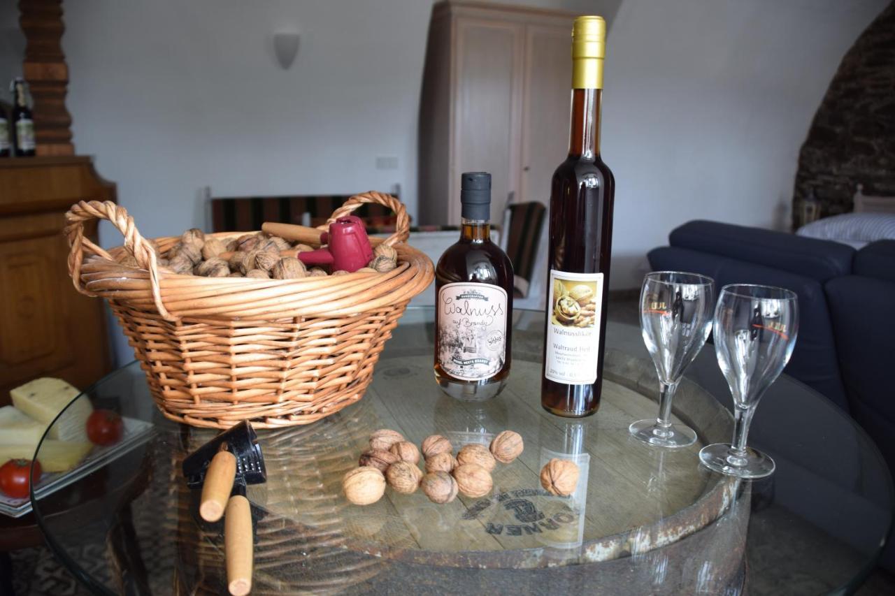 The Wine Cellar In The Old Gemeinde House 브라운버그 외부 사진